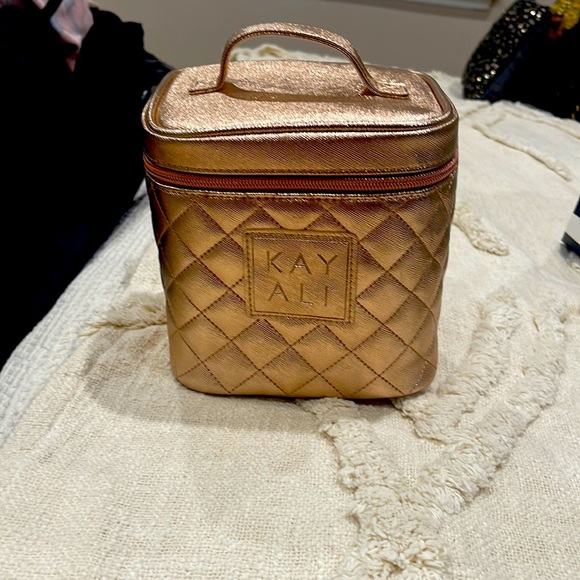 HUDA BEAUTY Handbags - Huda beauty perfume brand Kay Ali case with Detachable dividers